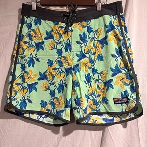 Patagonia board shorts size 33‎